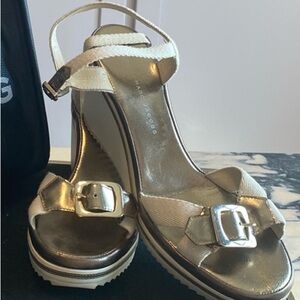 Marc Jacobs Women's Beige and Gold Wedge Sandals